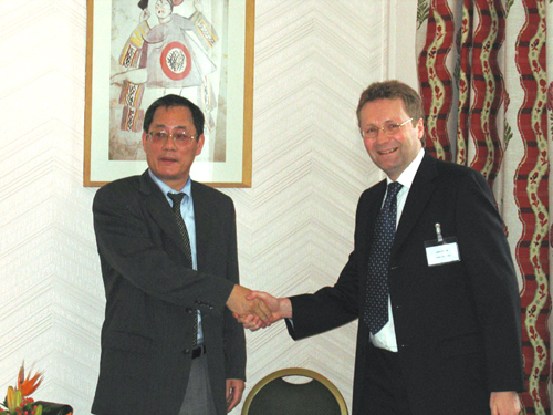 "Prof. Fisher, Director of BITE CIC, right, shakes hands with Prof. Tanaka, Director-General of BMC, at the signing ceremony." Image