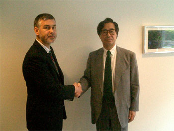 "Prof. Chakarov (left) with Prof. Aono, Director-General of NML." Image