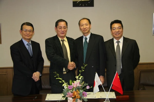 "From right to left,Prof. Luo, Director of SICCASProf. Chang, Director of BTERCProf. Tanaka, Director-General of BMCProf. Kishi, President of NIMS" Image