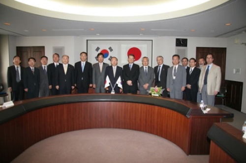 "South Korean delegation and NIMS executives" Image
