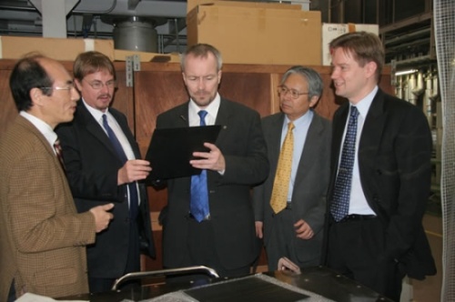 "From left to right: Prof. Y. Kagawa (NIMS), Mr. R. Munther, Mr. T. Nummelin, Dr. M. Niwano, Dr. J. Viitanen" Image
