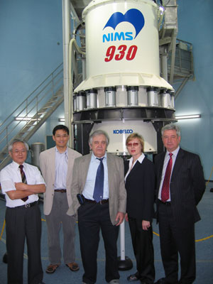 "From left to right: Prof. M.Tokuda, Dr.T.Shimizu(NIMS), Prof. F.A.Kuznetsov, Prof. E.Ya.Bukina, Prof.S.A.Kharitonov." Image