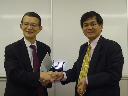 "Prof. H. D. Yang with NIMS President Prof. Kishi (left)" Image