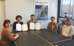 "From left to right;Dr.E.Gorb (Senior Researcher, MPI), Dr.N.Hosoda (Senior Researcher, NIMS), Dr.S.Gorb (Leader of the <em>BIO</em>KON Center, Stuttgart), Dr.D.Voigt (Senior Researcher, MPI) and Ms.C.Miksch (Technician,MPI)" Image