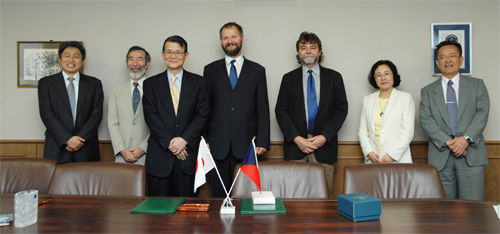 "From left to right: Dr. T. Mori (NIMS), Dr.H. Kanda (NIMS), Prof. T. Kishi (NIMS),Prof.V.Hampl, Prof.V.Matolin, Dr. M. Yoshitake (NIMS), Dr. M. Kitagawa (Vice President, NIMS)" Image