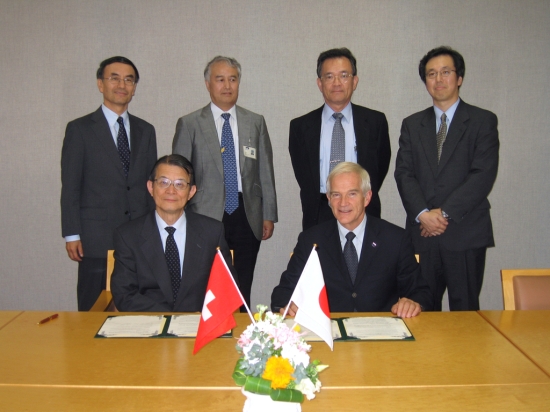 "Frontrow from left; Prof. Kishi and Prof. Schlapbach　Backrow from left; Mr. Takahiro.Fujita, the Director of Integrated Strategy Office, Dr. Tetsuji Noda and Dr.Masaki Kitagawa, the Vice Presidents of NIMS, and Mr. Masahiro Takemura, the Director of International Affairs Office" Image