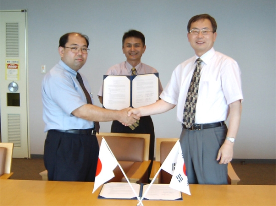 "Photo From Left: Dr. Satoshi Emura, Senior Researcher, Dr. Kaneaki Tsuzaki, Managing Director and Dr. Yong Tai Lee, Principal Researcher (KIMS)" Image