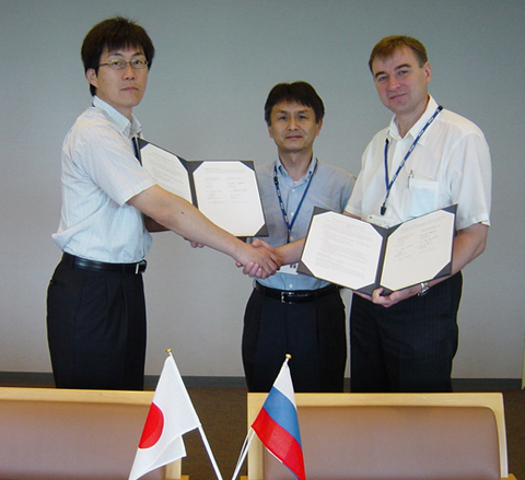 "From left: Dr. Yuji Kimura(Senior Researcher), Dr. Kaneaki Tsuzaki (Managing Director) and Dr. Andrey Belyakov of Belgorod State University in Russia" Image