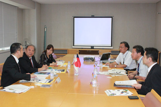 "Discussion with Executive Vice Presidents" Image
