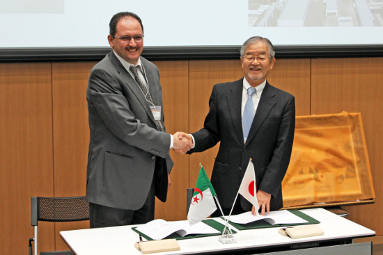 "* (left to right): Prof. Hacène Belbachir, Director of Research Programming, Evaluation and Prospective, DGRSDT and Prof. Sukekatsu Ushioda, President of NIMS." Image