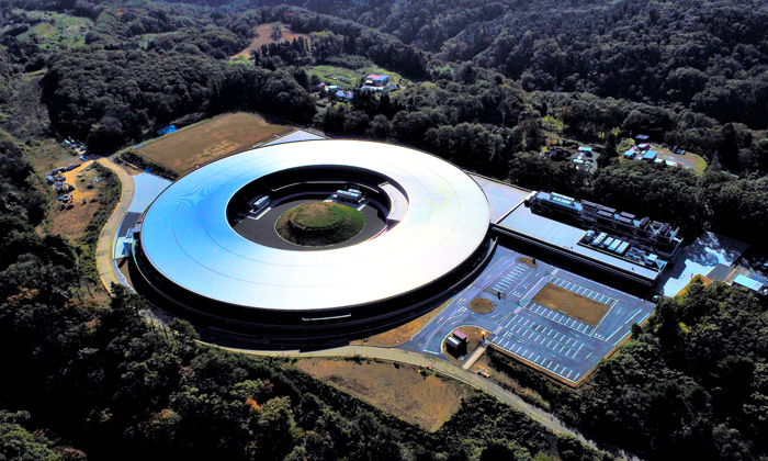 「次世代放射光施設施設 "NanoTerasu" (写真提供 : 光科学イノベーションセンター)」の画像