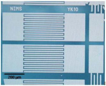 「図2　試作した太陽光ブラインド紫外線センサーの表面写真。」の画像
