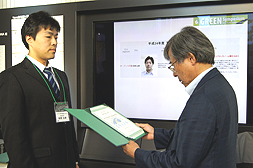(left) Prof. Hiroki Takahashi is awarded from Prof. Kohei Uosaki