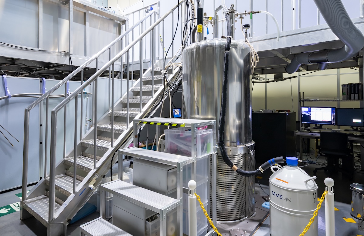 500 MHz Solid-State High-Resolution NMR System