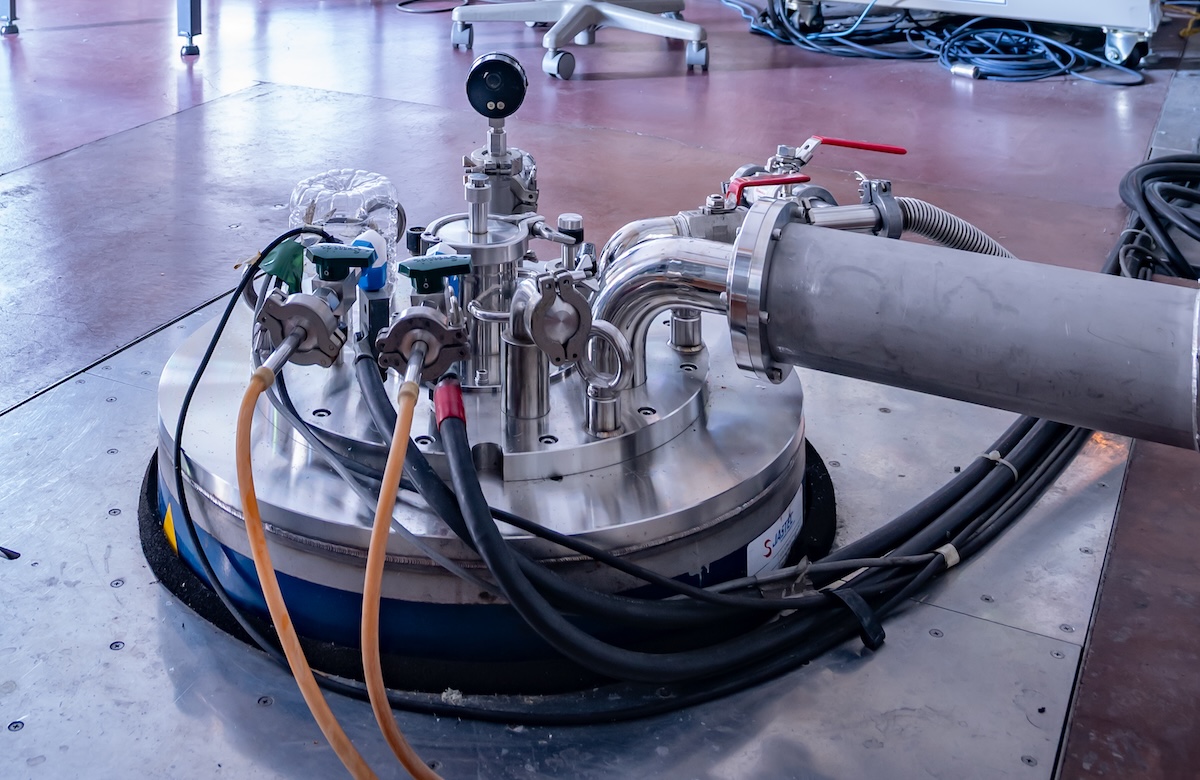 18T General-Purpose Superconducting Magnet Device