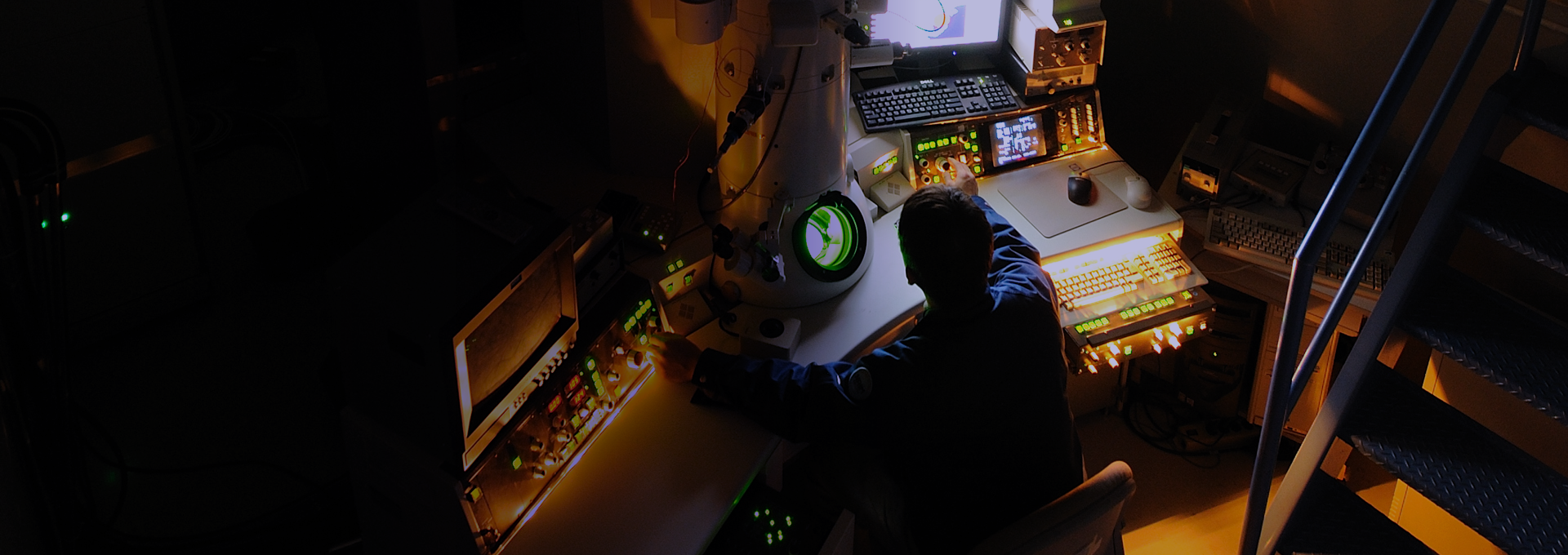 国立研究開発法人物質・材料研究機構 技術開発・共用部門 AESDイメージ04