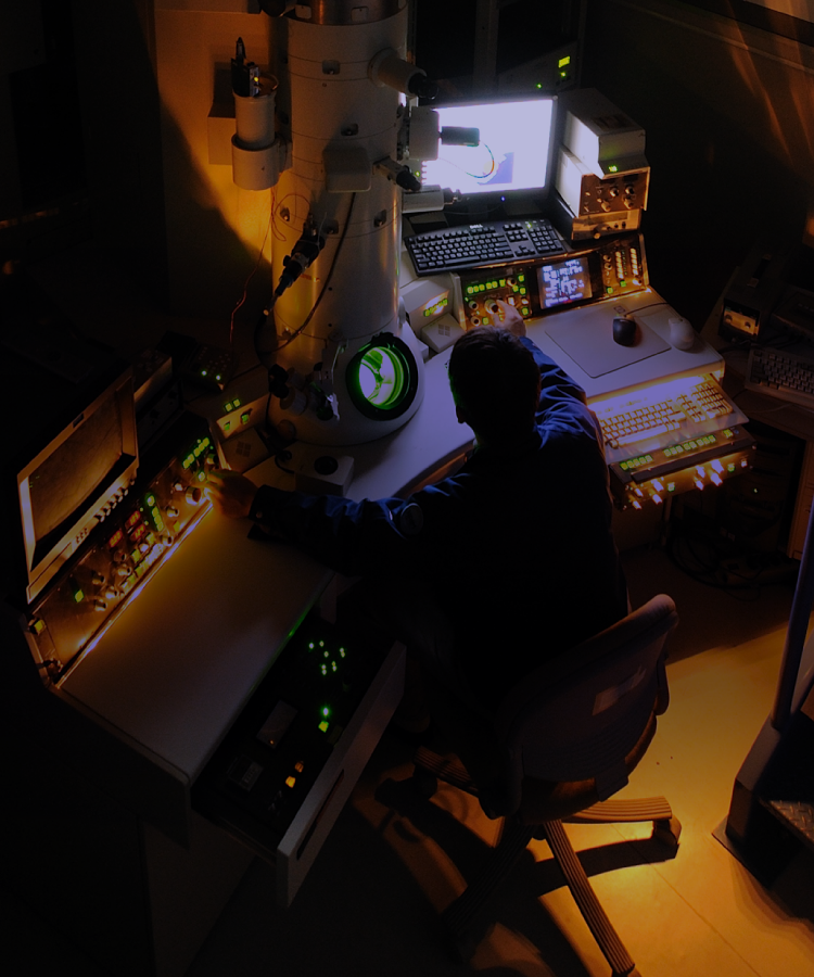 国立研究開発法人物質・材料研究機構 技術開発・共用部門 AESDイメージ04