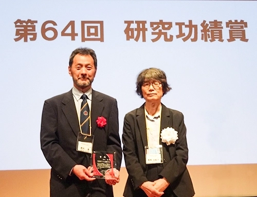 The research of Tohru Suzuki has received the Research Achievement Award.