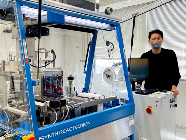 Hands-On Experience with an Automated Synthesis Robot!