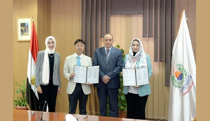 Photo of Dr. Maha Abdo AlAshmawy, Dean of Veterinary Medicine, and Dr. Ebara, NIMS Field Director, showing the signed agreement.