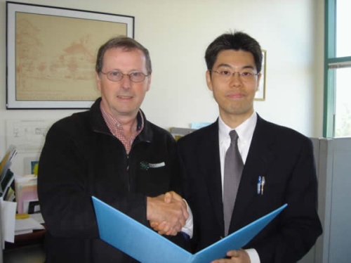 "Prof. Cheetham, Director of ICMR, shakes hands with Dr. Ozawa, ICYS." Image