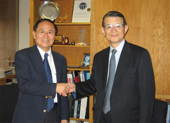 "Prof. Yang, UCSB Chancellor, left, shakes hands with NIMS President Prof. Kishi after the signing ceremony held at UCSB." Image