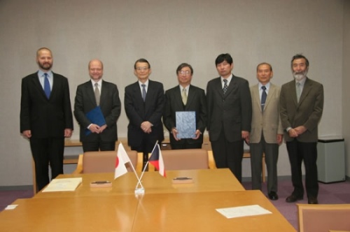 "From left: Prof.V. Hampl, Prof. J. Málek, Prof. T. Kishi, Dr.H.Haneda, Dr.Y.Murase, Dr.T.Mitsuhashi and Dr.H.Kanda" Image