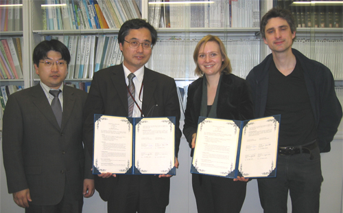 "From right to left; Dr. Alexander Iles (University of Hull), Dr. Nicole Pamme (University of Hull), Prof. Yoshio Sakka (Managing Director, NIMS) and Dr. Noriyuki Hirota (NIMS)." Image