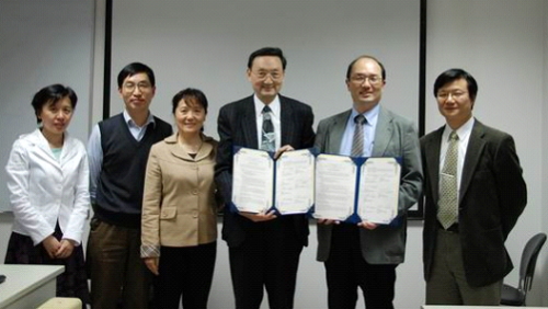 "From left to right: Prof. L. Kang, Prof. J. Chen, Prof. W. W. Xu (Chair, DESE), and Prof. P. H. Wu (Academician, Chinese Academy of Sciences, and Director, RISE), Nanjing University; Dr. T. Hatano (Group Leader), and Dr.H. B. Wang (Senior Researcher), NSFC, NIMS." Image
