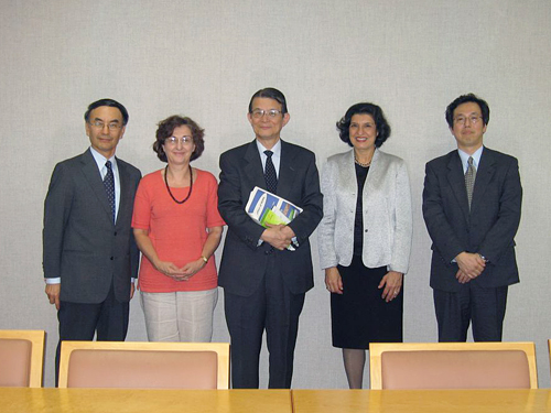 "From left:Mr. Takahiro Fujita, Director of Integrated Strategy Office, Dr.Carmen Huber, Prof. Teruo Kishi, Dr. Zakya H. Kafafi, Mr. Masahiro Takemura, Director of International Affairs Office." Image