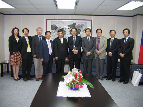 "Prof. Kishi, Dr. C. J. Cheng, President of NSC (five from left), and executives" Image