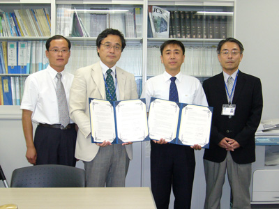 "Photo From left, Dr. Ji-Guang Li (Senior Researcher, NCC), Dr. Yoshio Sakka (Managing Director, NCC), Prof. Xudong Sun (NEU), Dr. Takamasa Ishigaki (Group Leader, NCC)" Image