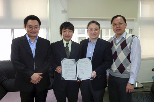 "Left: Prof. An-Chou Yeh, Department of Materials Science and EngineeringCenter Left: Dr. Hideyuki MurakamiCenter Right: Prof. Shangjr Gwo, Vice President for Research and DevelopmentRight: Prof. Jien-Wei Yeh, Department of Materials Science and Engineering" Image