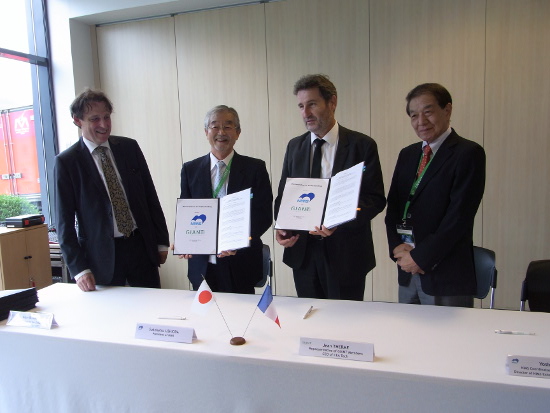 "Signing Ceremony: Jean Therme from CEA tec CEO (center right) and Prof. Ushioda from NIMS(center left), Coordinator Alain Schuhl from UJF (Left) and Dr. Aoki (Right) were presents at the signing ceremony." Image