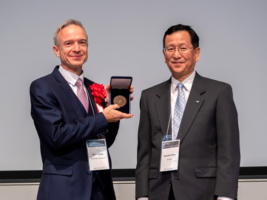 "Prof. Dierk Raabe, NIMS Award winner, received commemorative medal from Dr. Hono, NIMS president." Image