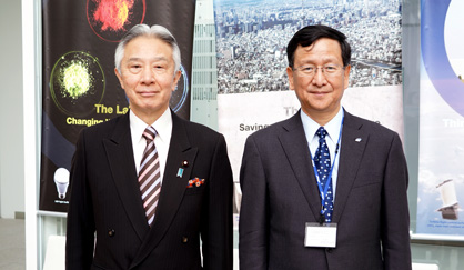 MEXT Minister Dr. Masahito Moriyama with NIMS President Dr. Hono