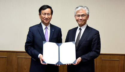 NIMS President Dr. Hono with Prof. Takada, President of PhoSIC