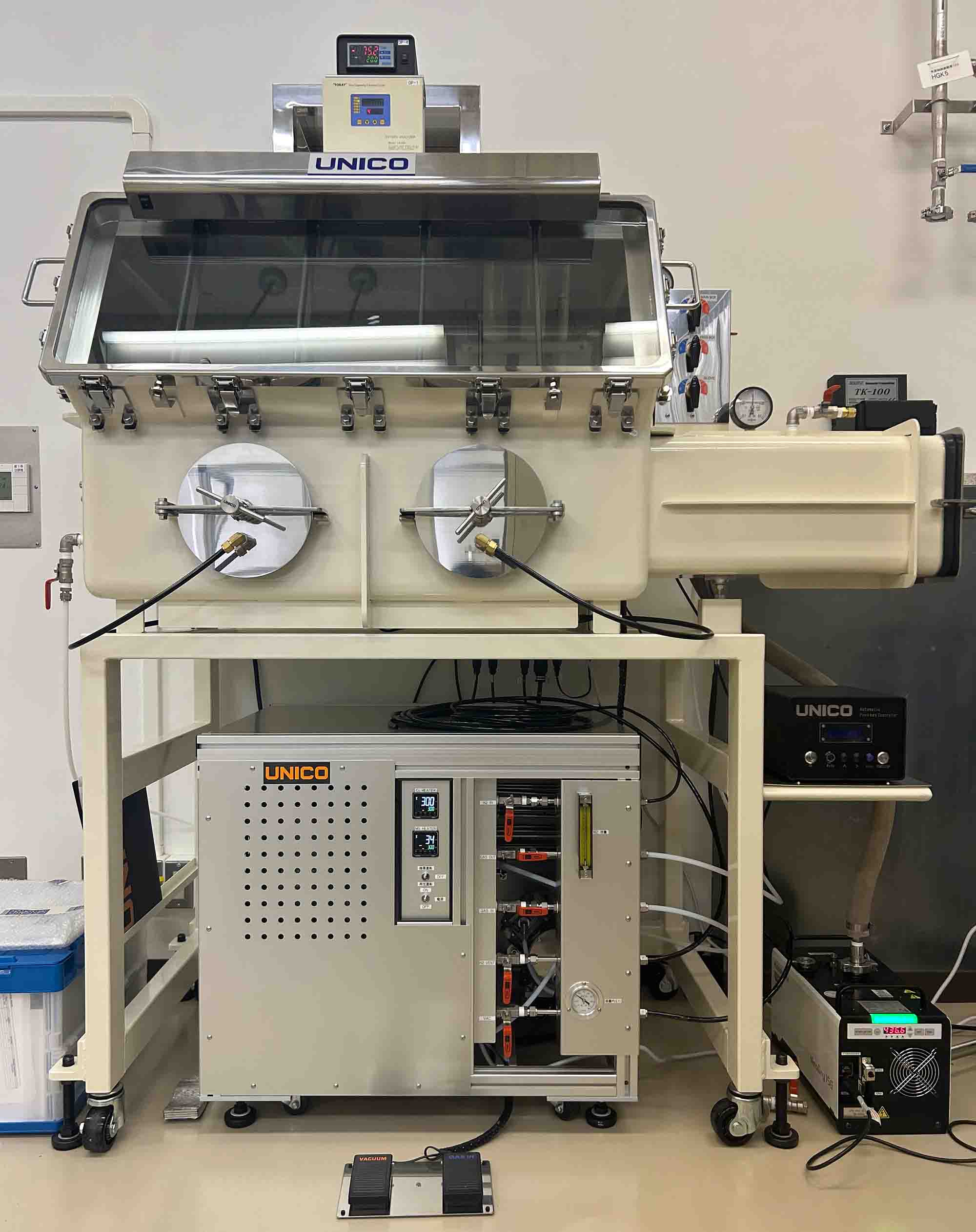 Title:Vacuum Gloove Box