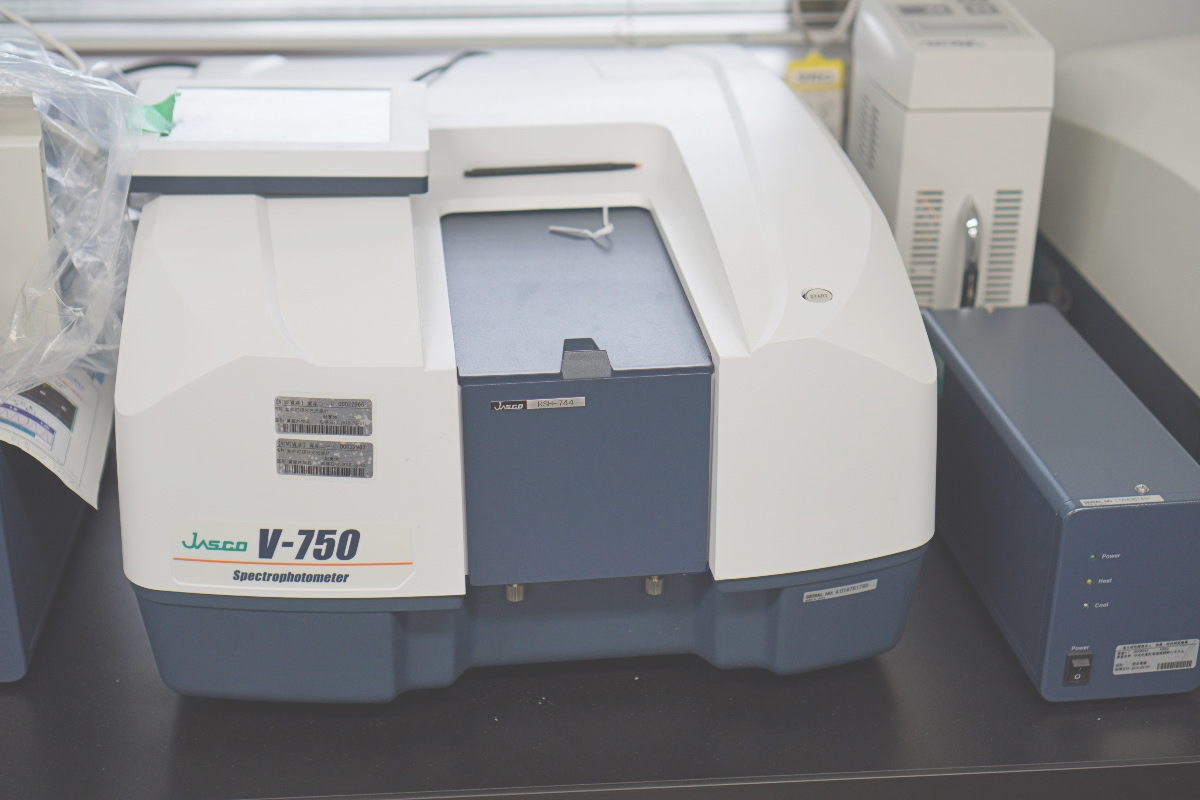 Ultraviolet-visible spectrophotometer（187〜900nm）