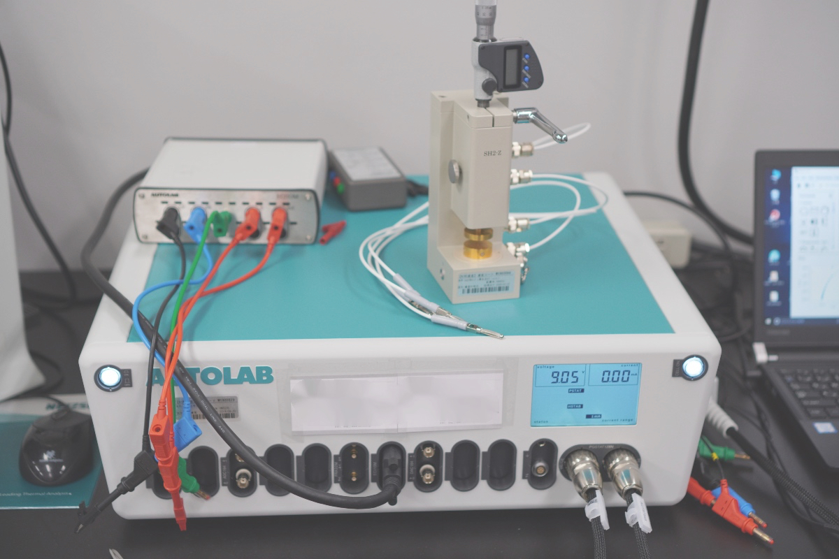 Electrochemical analyzer(
                    Impedance analyzer, Potentio-galvanostat)