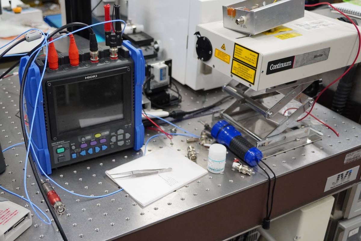 YAG Laser(Time-of-flight Charge-Mobility Measurement System)