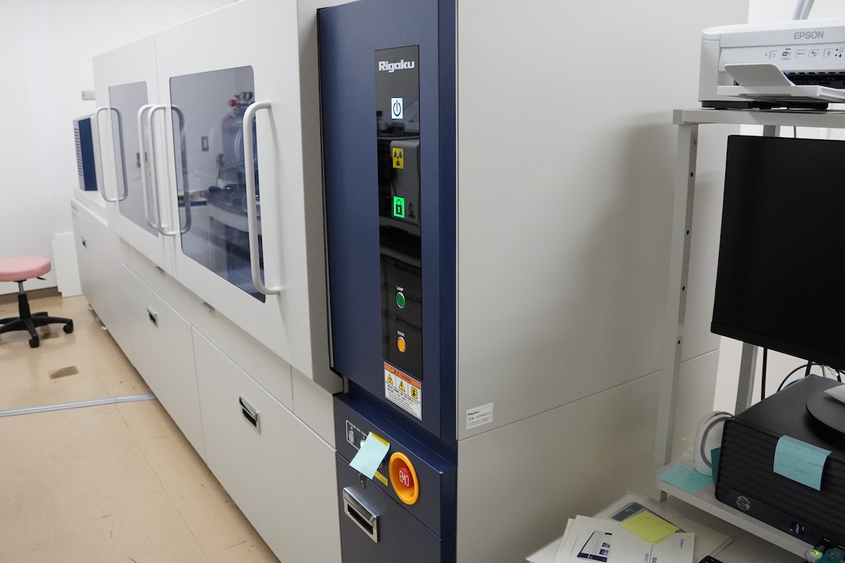 Small Angle and Wide Angle X-ray Scattering Device