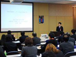 廣瀬補佐講演中の画像