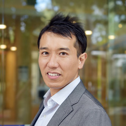 山内MANA主任研究者画像