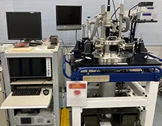 低温電気特性評価装置の写真