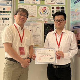 Picture of researchers with an award