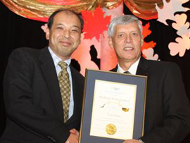 Awardee Ohashi and former President Kaniuk