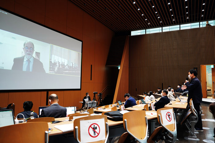 Symposium lecture photos