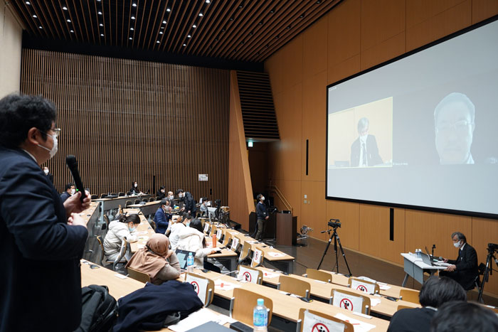 Symposium lecture photos