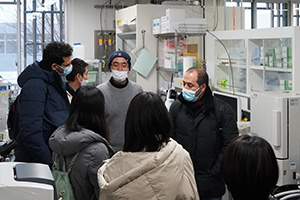 Michio Matsumoto (Independent Scientist, MANA) showed his laboratory.